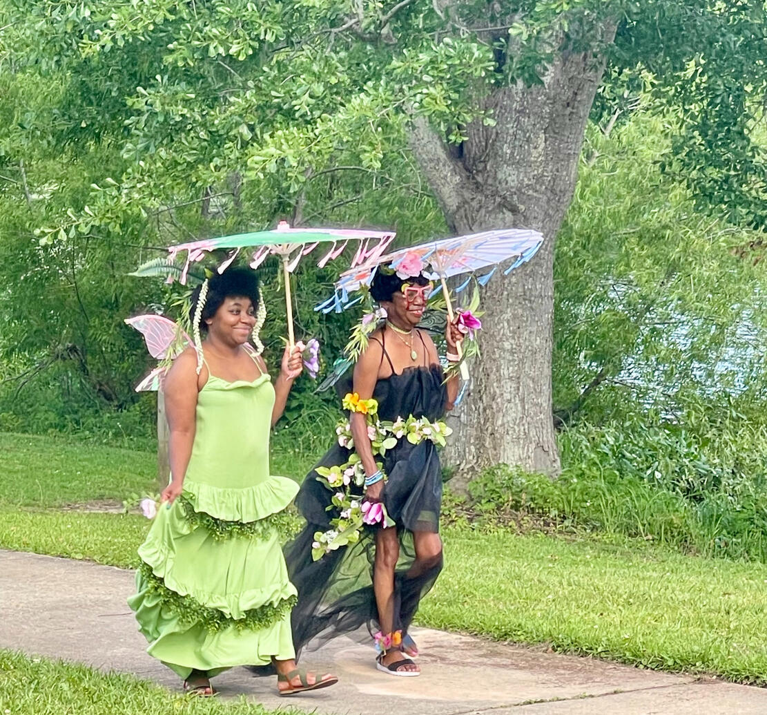 2 gorgeous Black fae's with umbrellas taking a stroll.